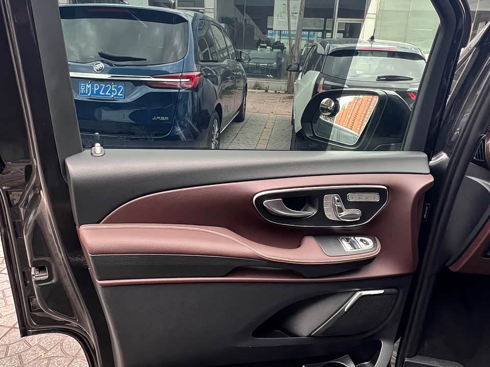 Mercedes-Benz V-class