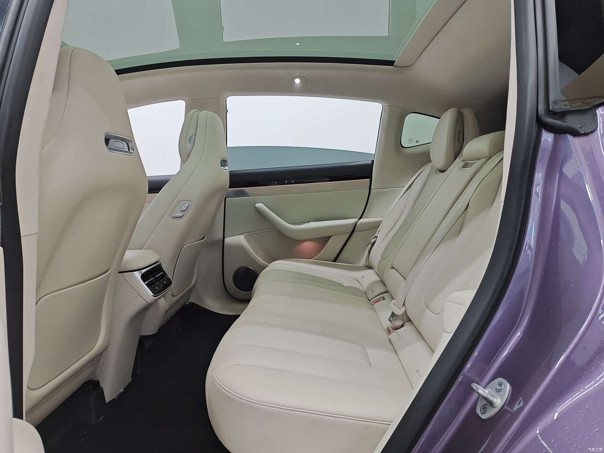 Luxeed R7, 2025 8