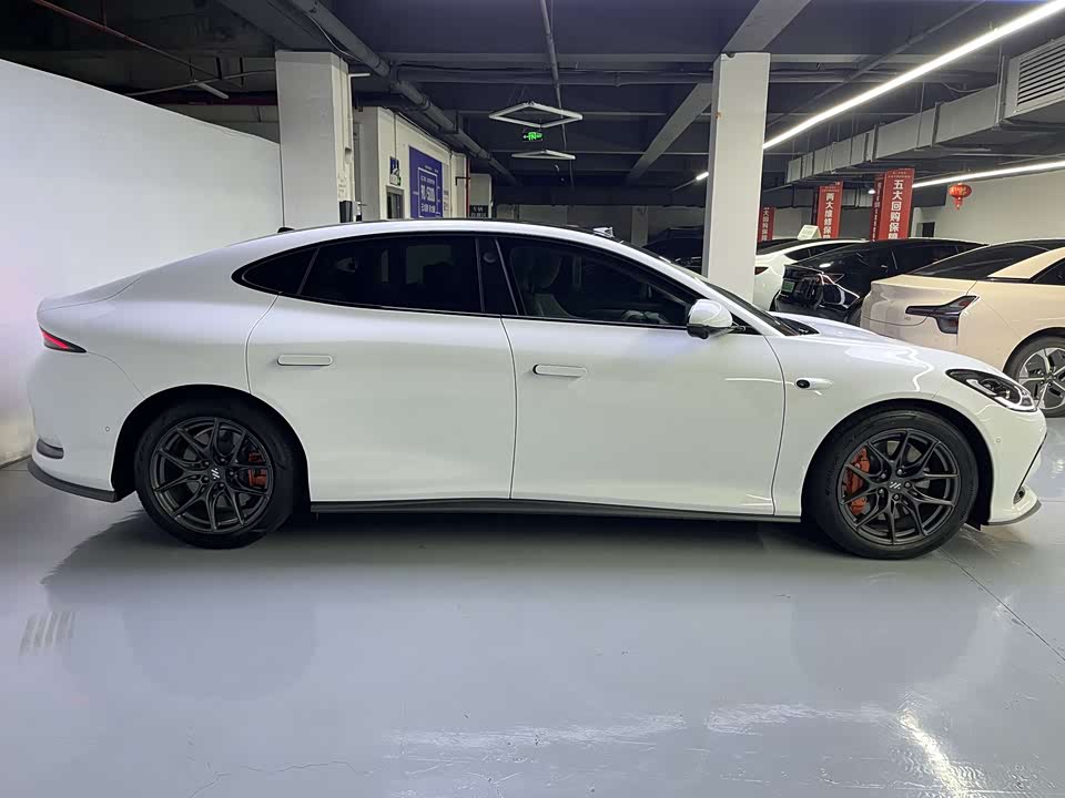 IM Motors Zhiji L6 IM Motors Zhiji L6