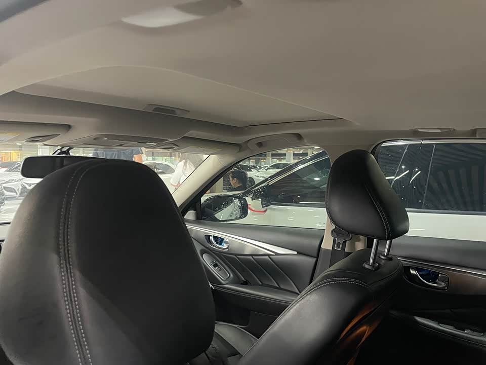 Infiniti Q50L