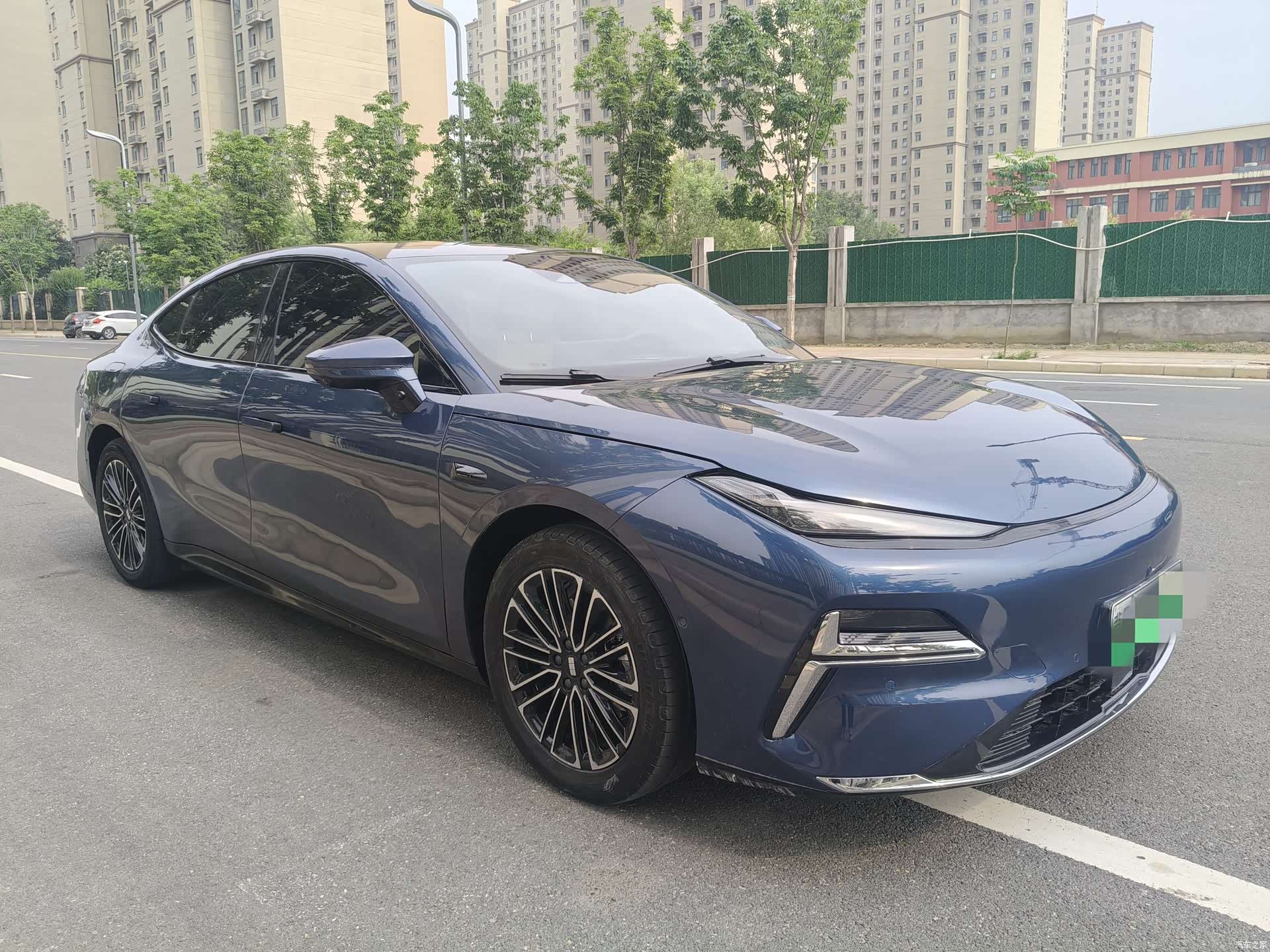 Geely 8, 2025 3