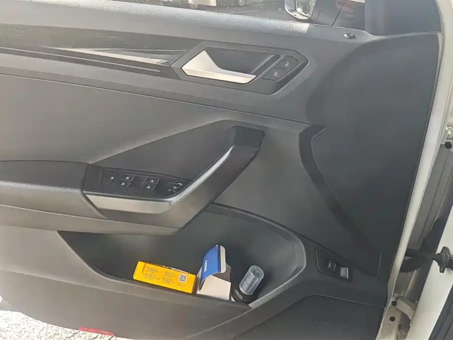 Volkswagen T-ROC exploring Songs