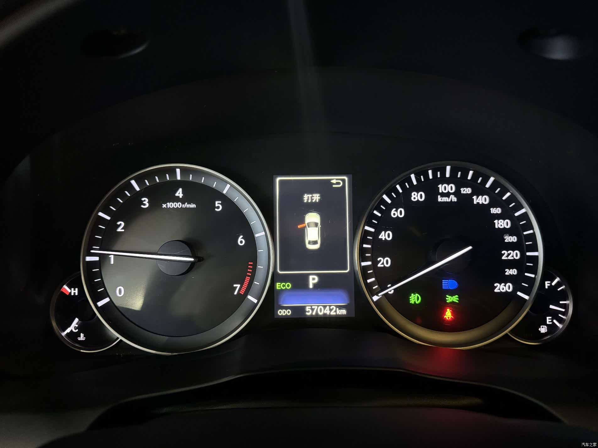 Lexus ES, 2018 все фото