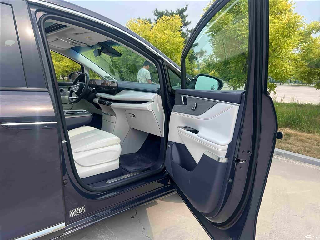 Buick GL8, 2025 8