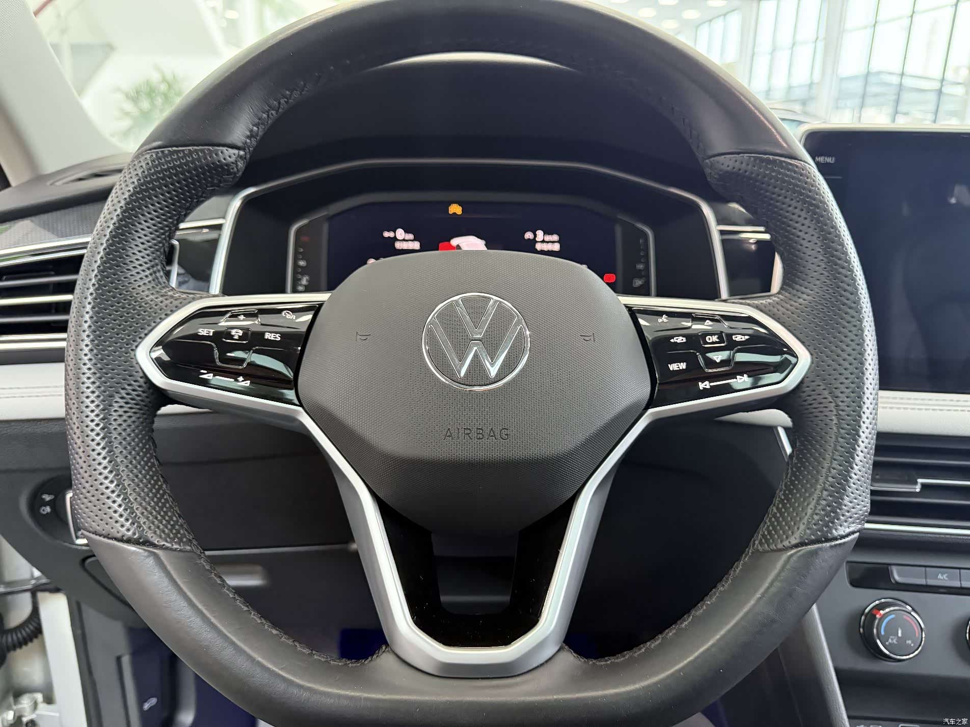 Volkswagen Tiguan L, 2023 14