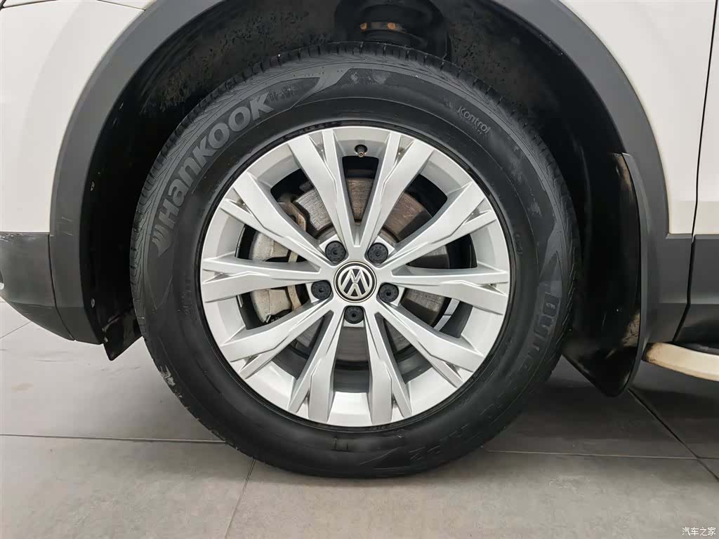 Volkswagen Tiguan L, 2017 17