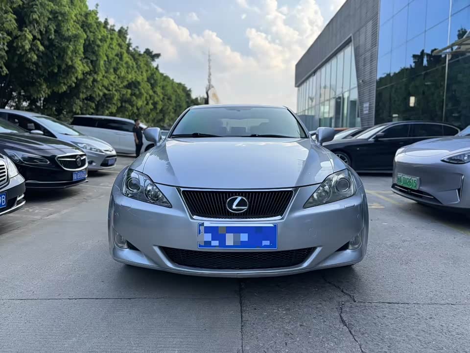 Lexus IS