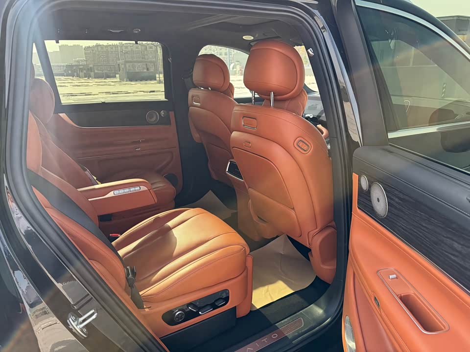 AITO Ask the world M9