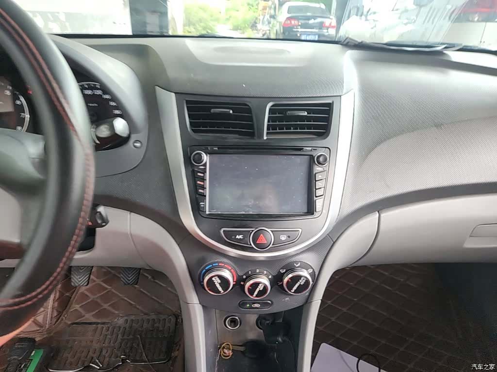 Hyundai GLS, 2015 13