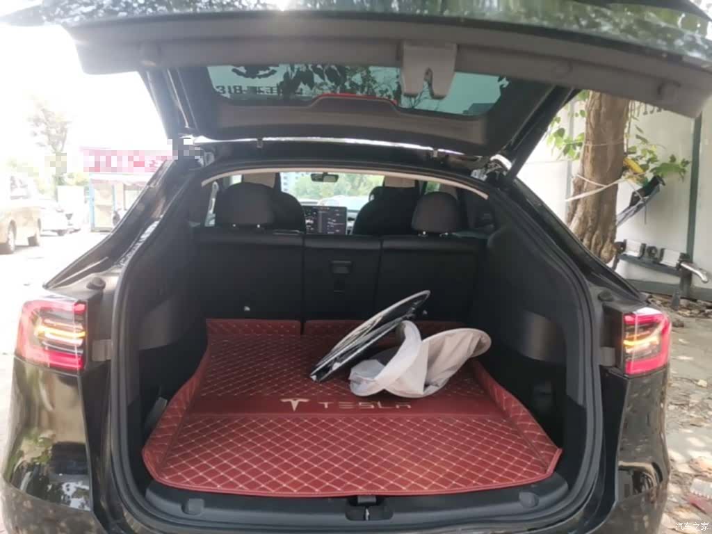Tesla Model Y, 2023 19