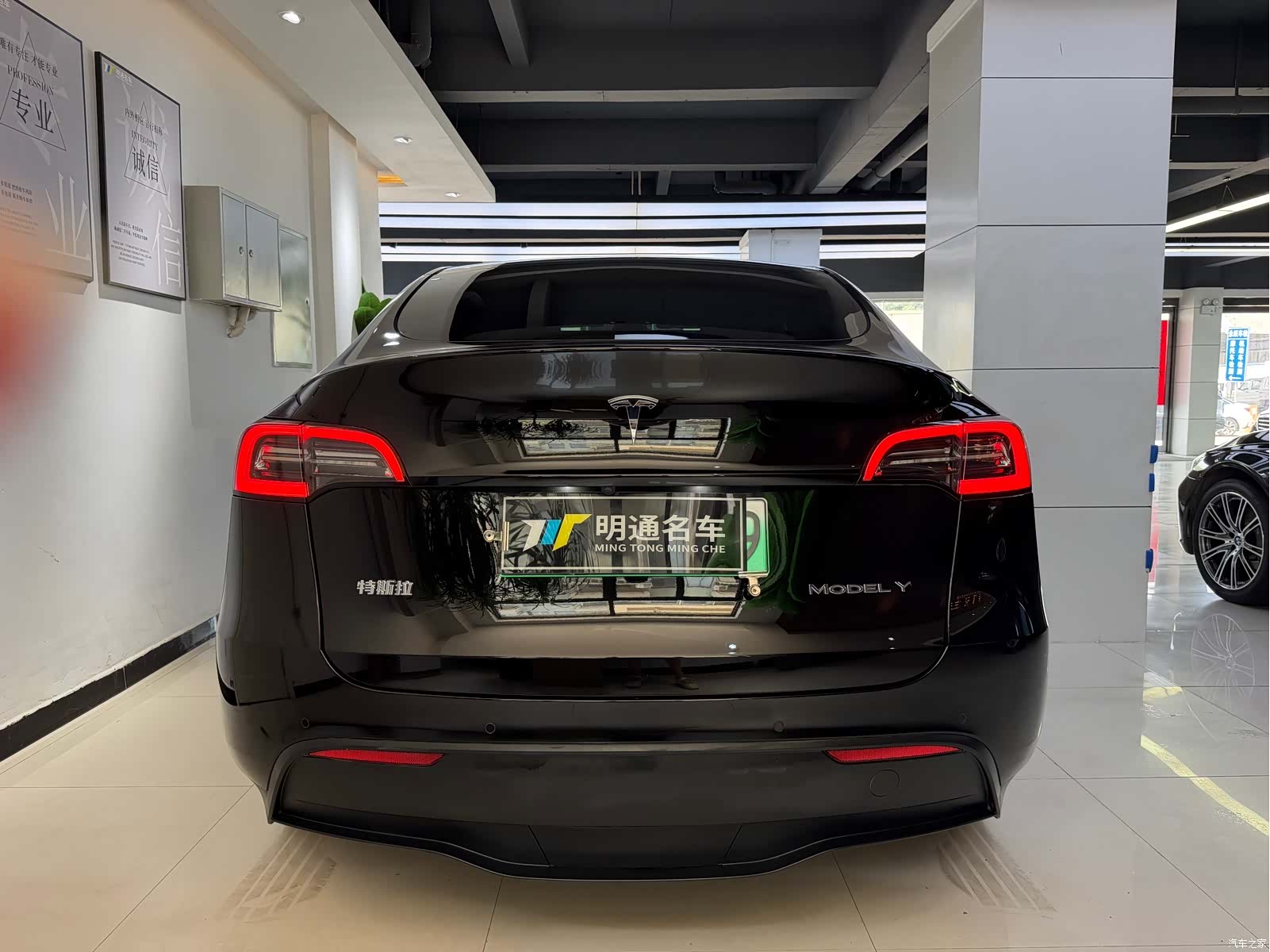 Tesla Model Y, 2023 4