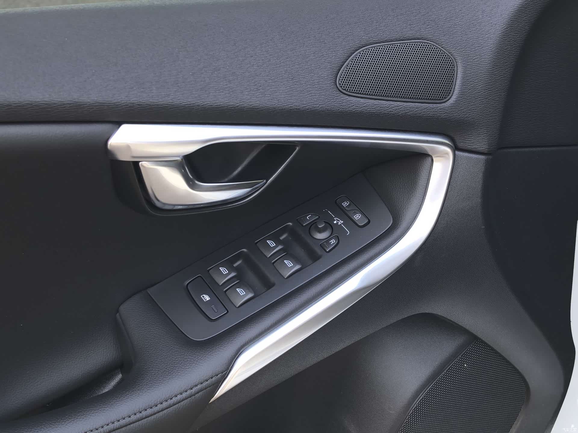 Volvo V40, 2017 16