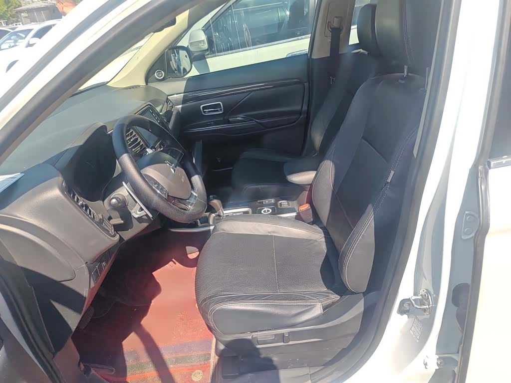 Mitsubishi Outlander, 2018 10