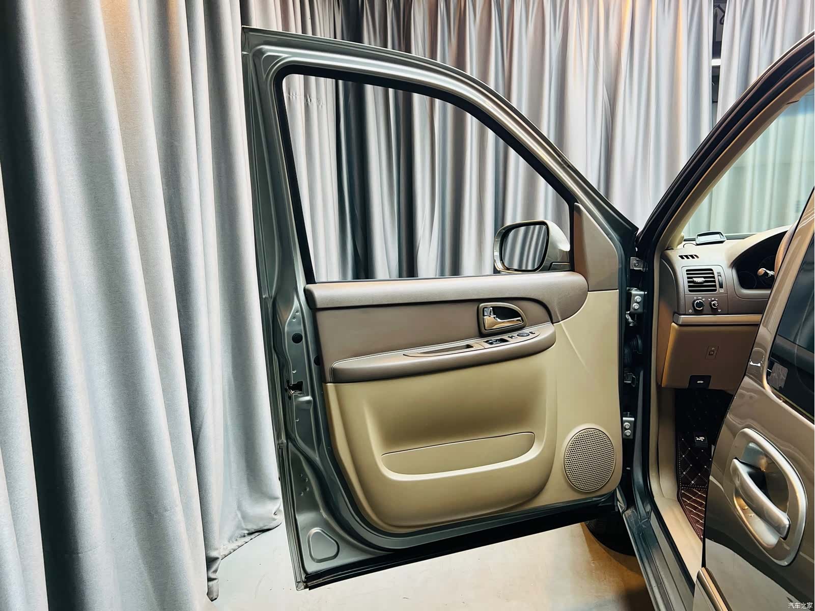 Buick GL8, 2013 4