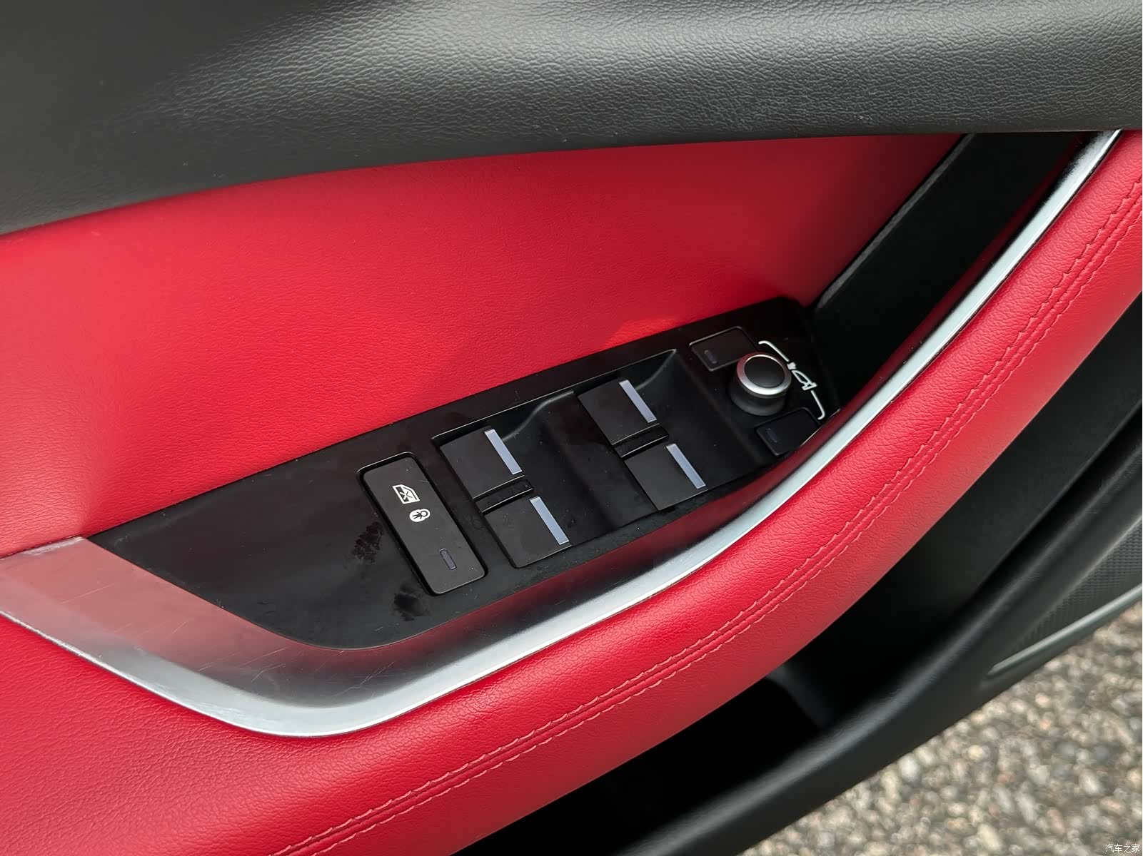 Land Rover XEL, 2022 16