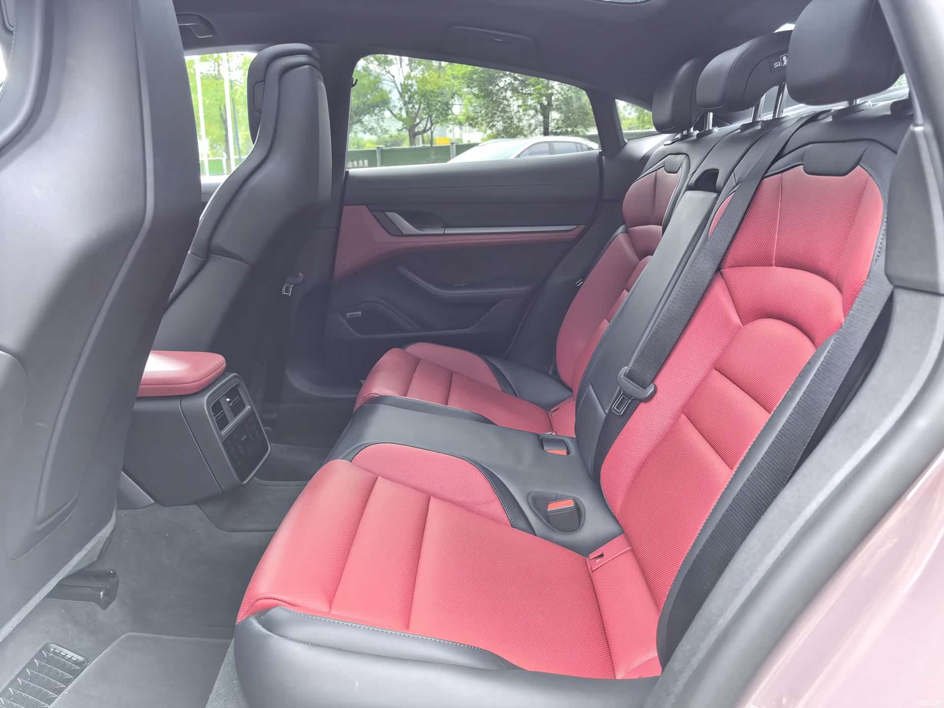 Porsche Taycan, 2025 12