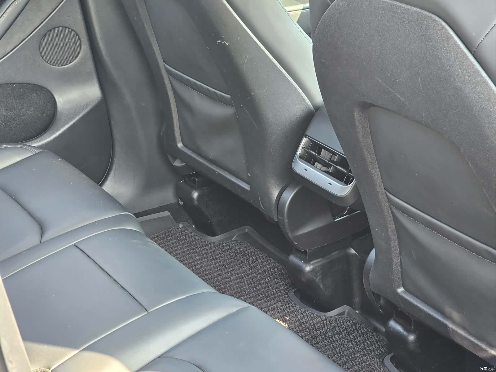 Tesla Model Y, 2023 14