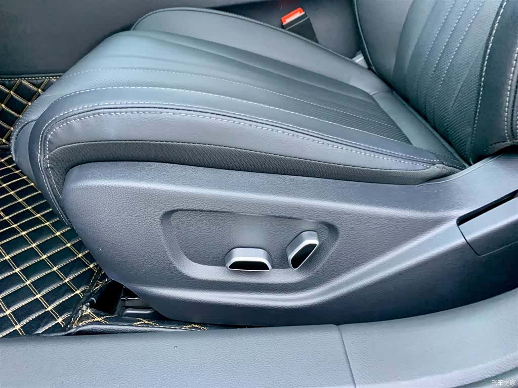 Hongqi H5, 2024 28