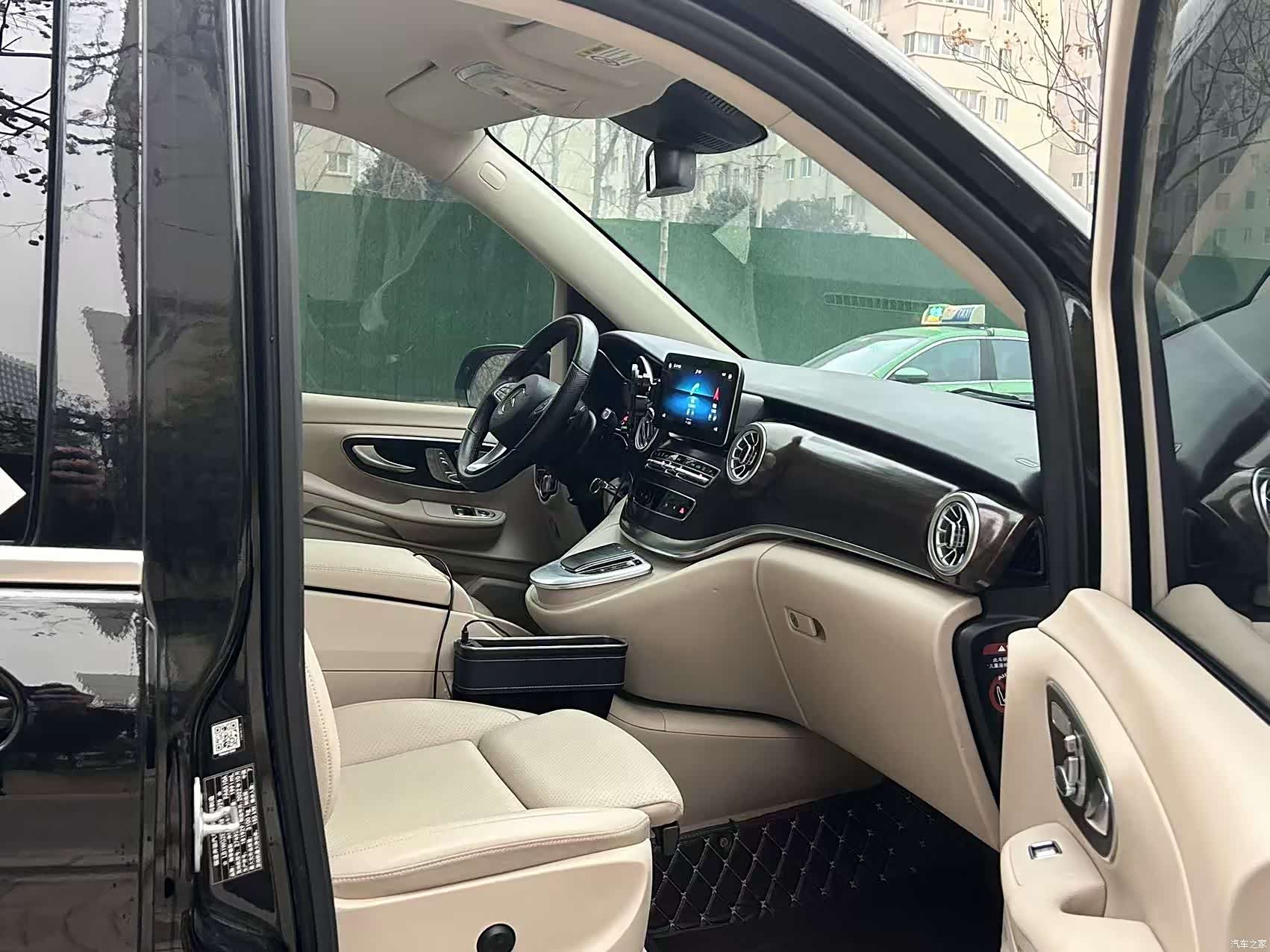 Mercedes-Benz V-Class, 2023 11