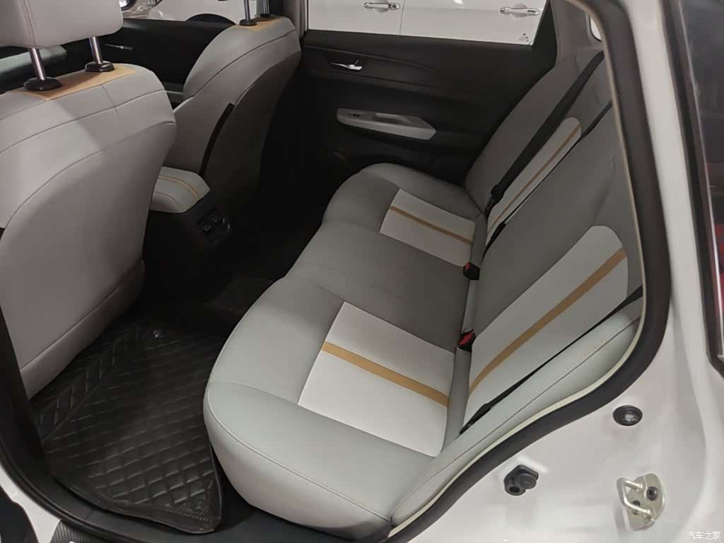 DongFeng E70, 2023 13
