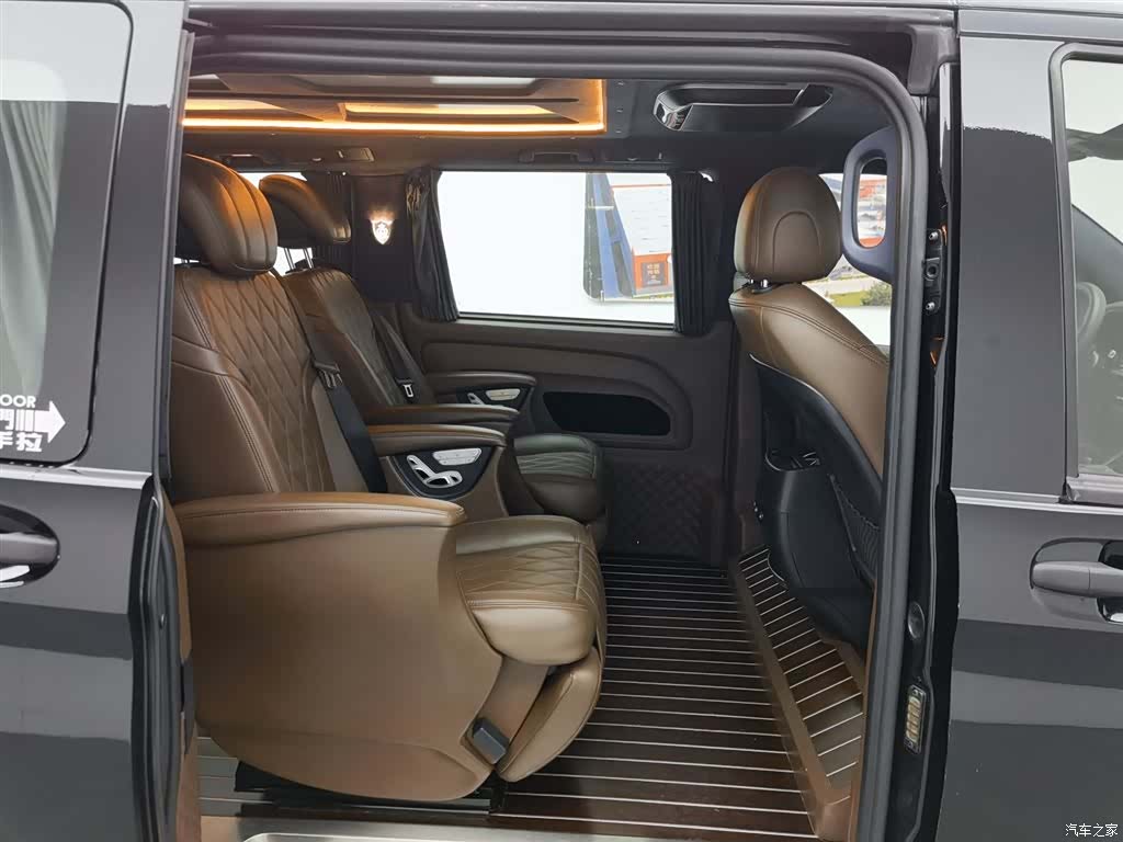 Mercedes-Benz 7, 2019 15