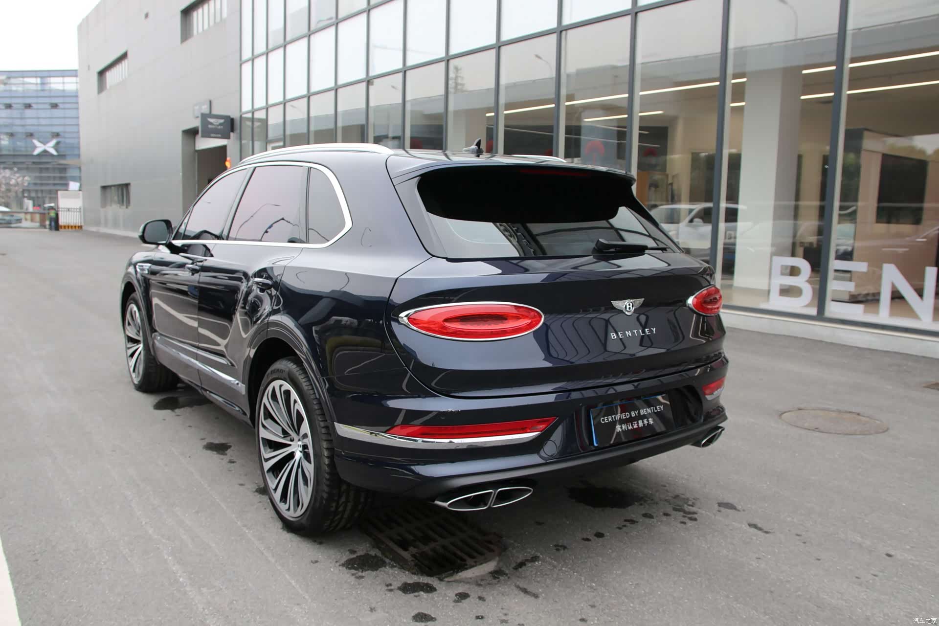 Bentley Bentayga, 2022 4