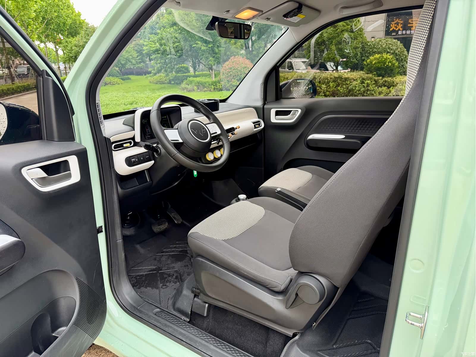Wuling MINIEV, 2025 10