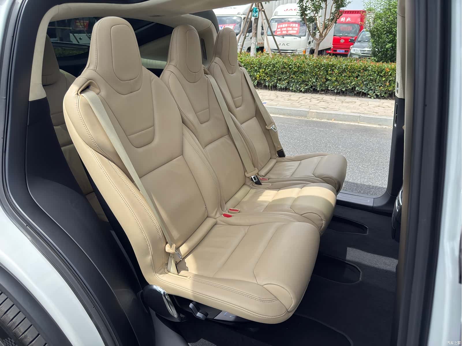 Tesla Model X, 2017 20