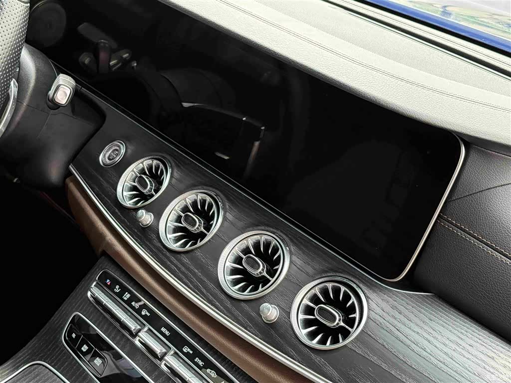 Mercedes-Benz E-Class, 2022 38