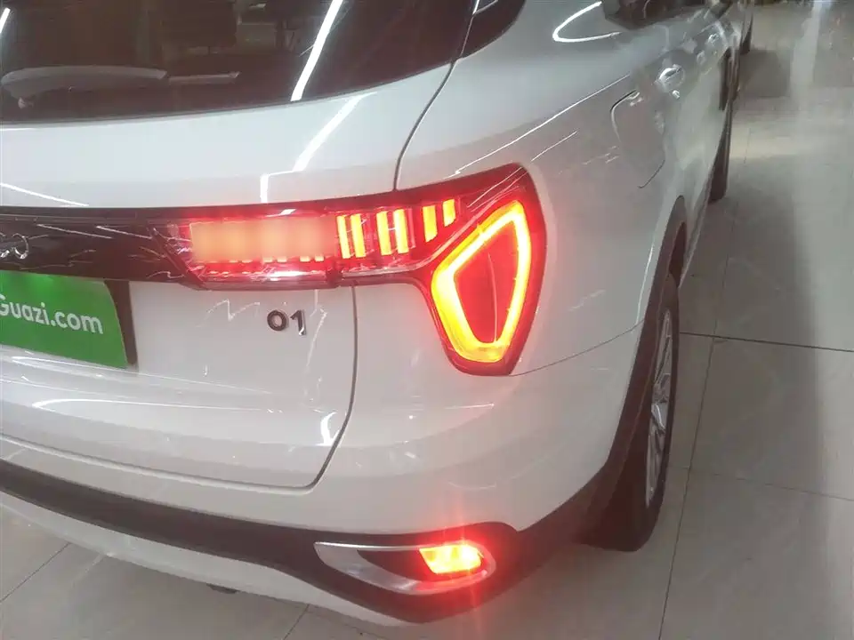Lynk & Co 01
