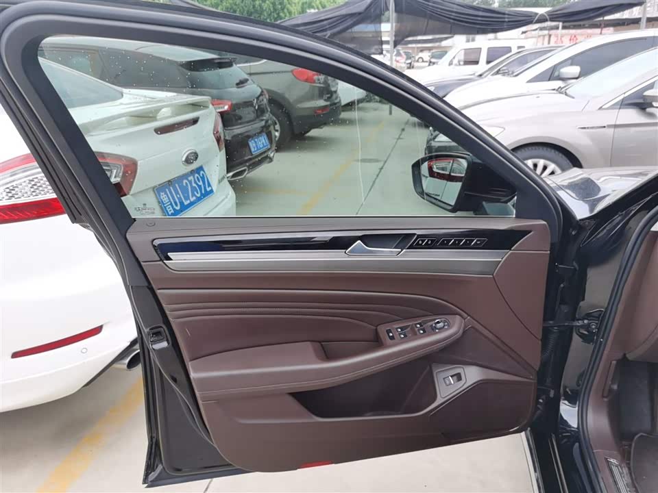 Volkswagen Huiang