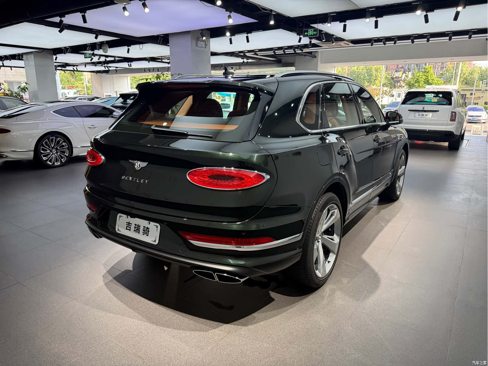Bentley Bentayga, 2021 6