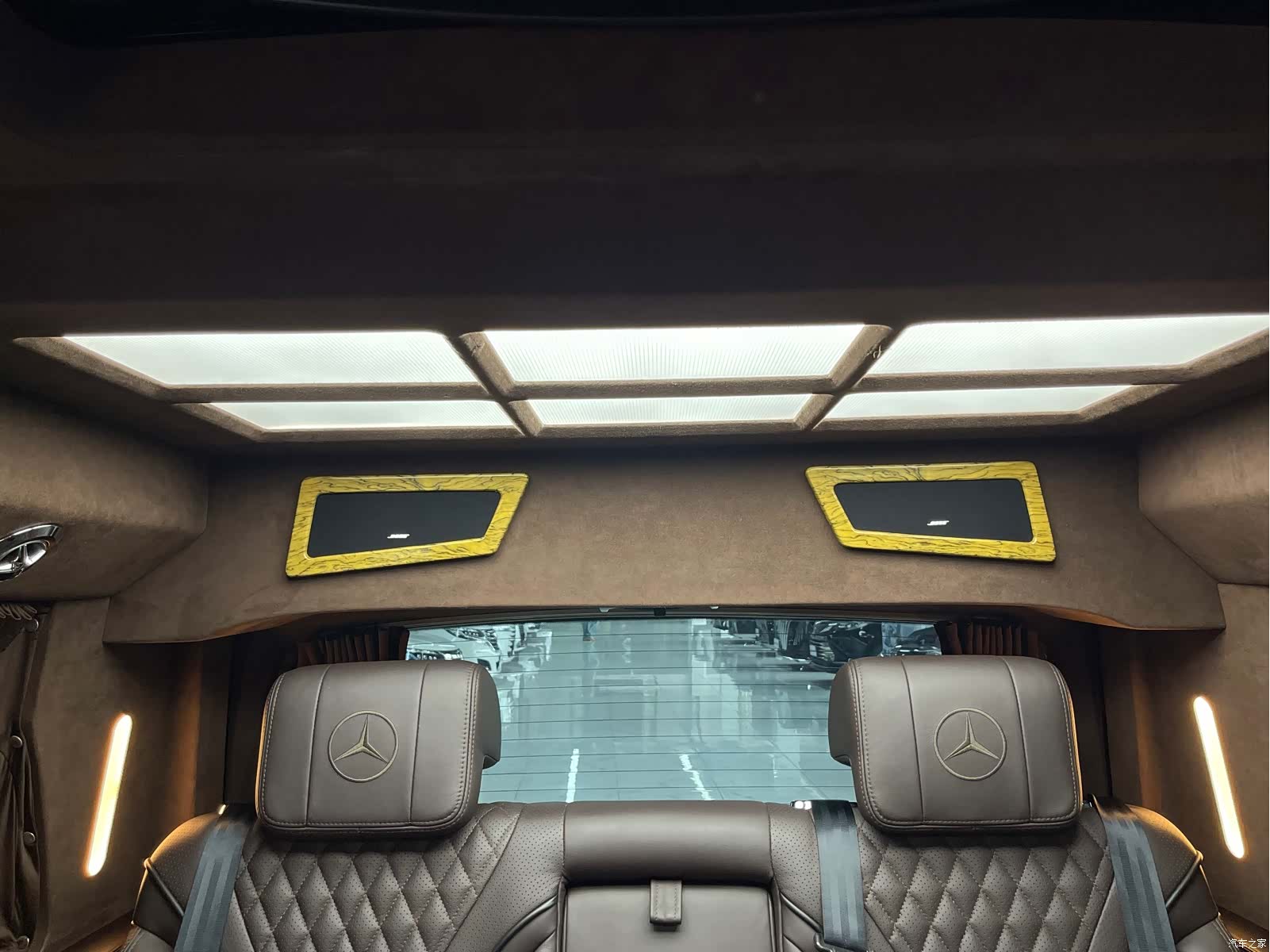 Mercedes-Benz 7, 2019 30