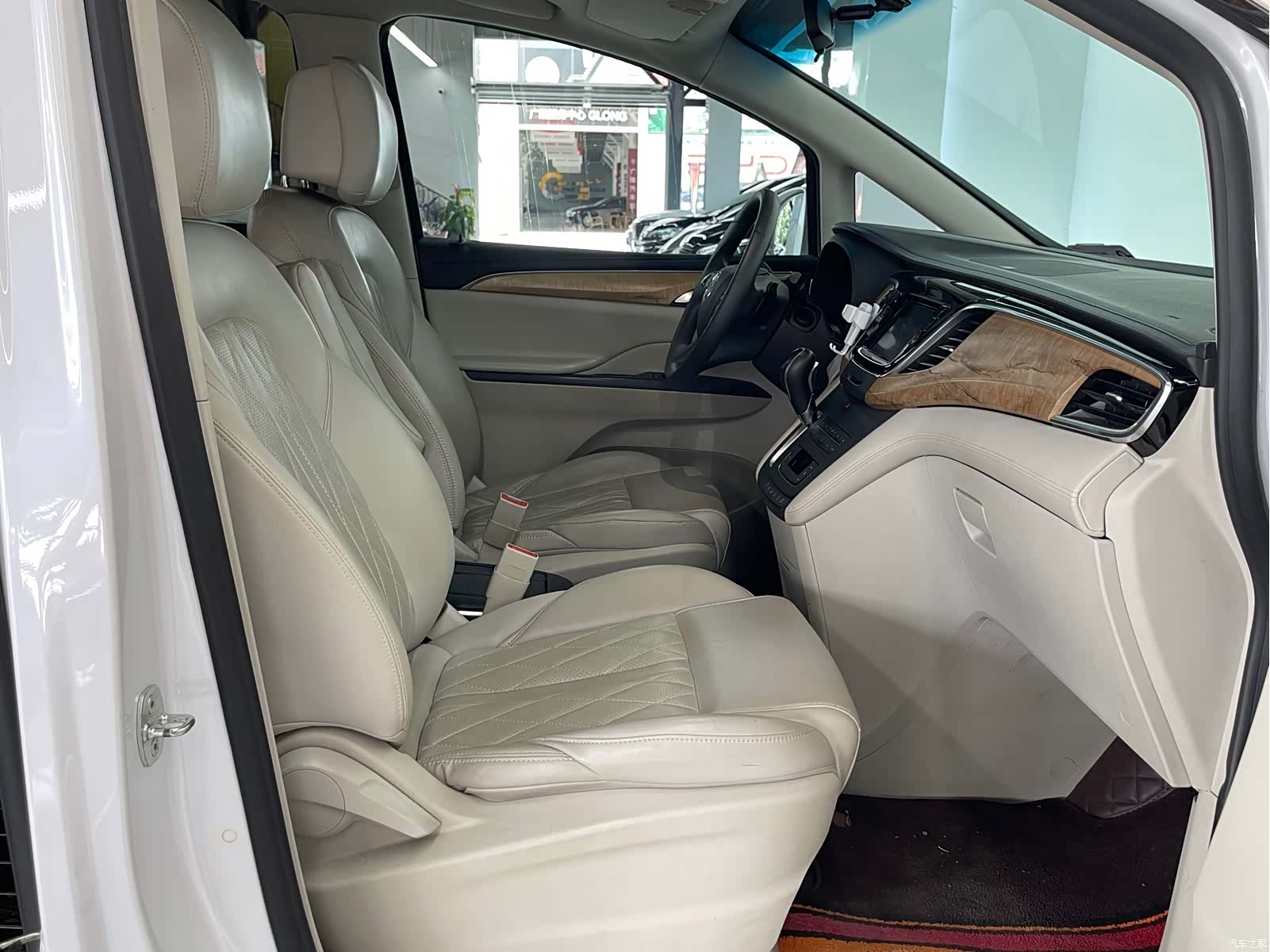Buick GL8, 2019 12