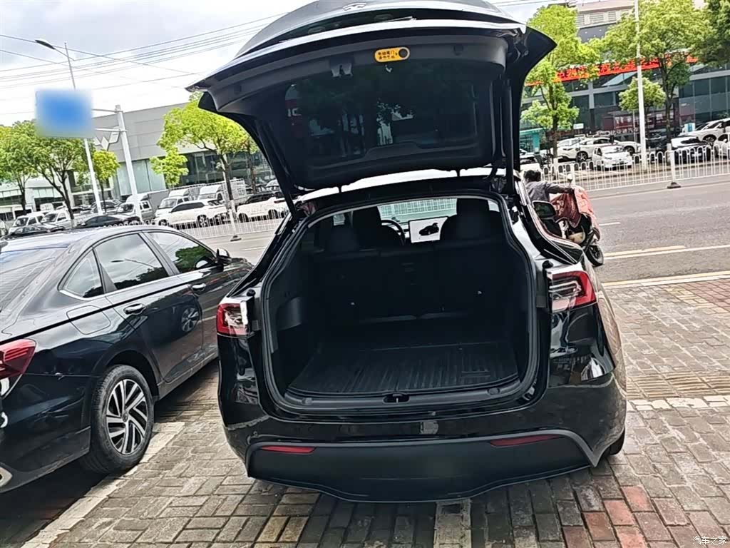 Tesla Model Y, 2023 19