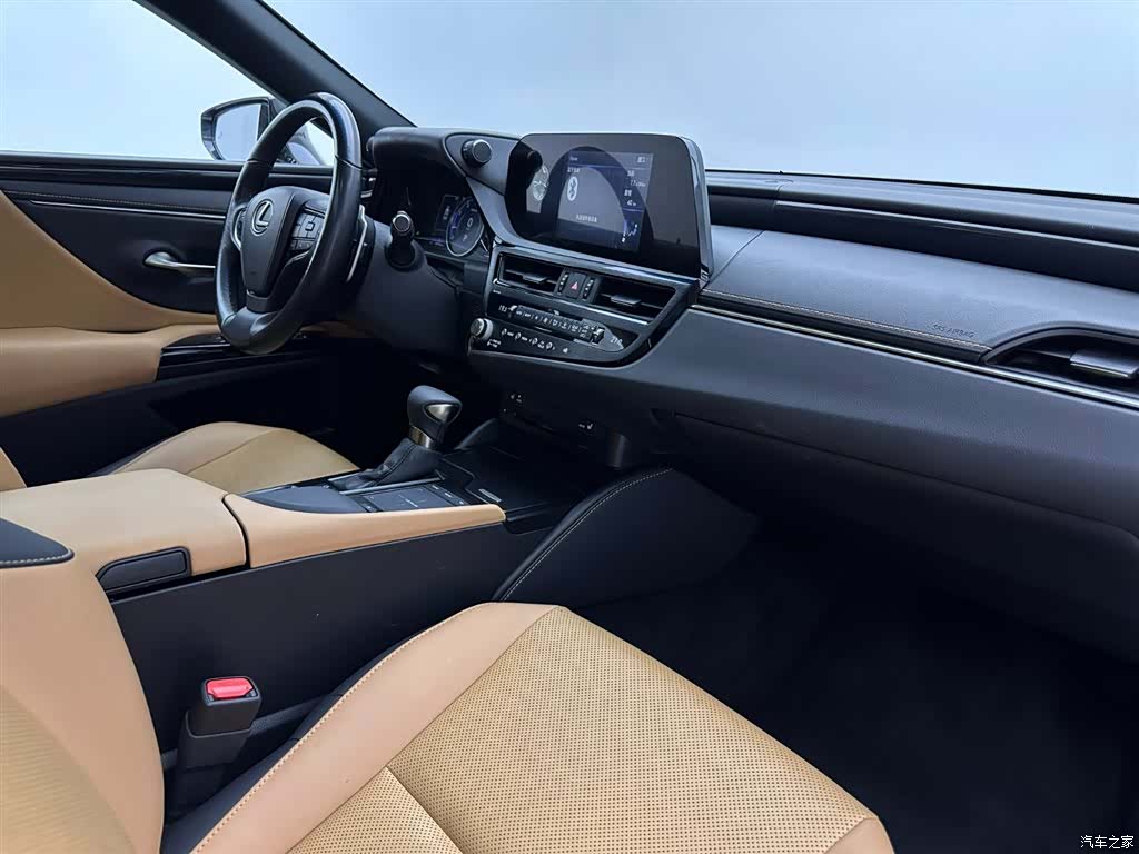 Lexus ES, 2022 16
