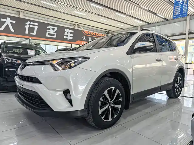 Toyota RAV4 2018 — купить из Китая под заказ
