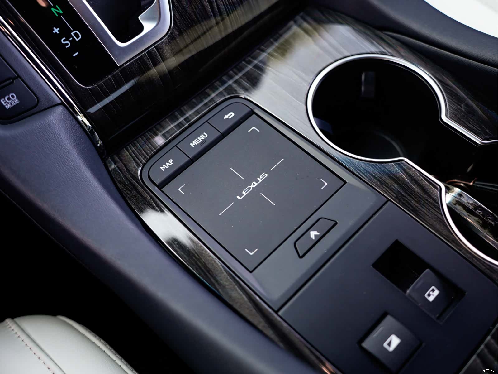 Lexus LM, 2021 21