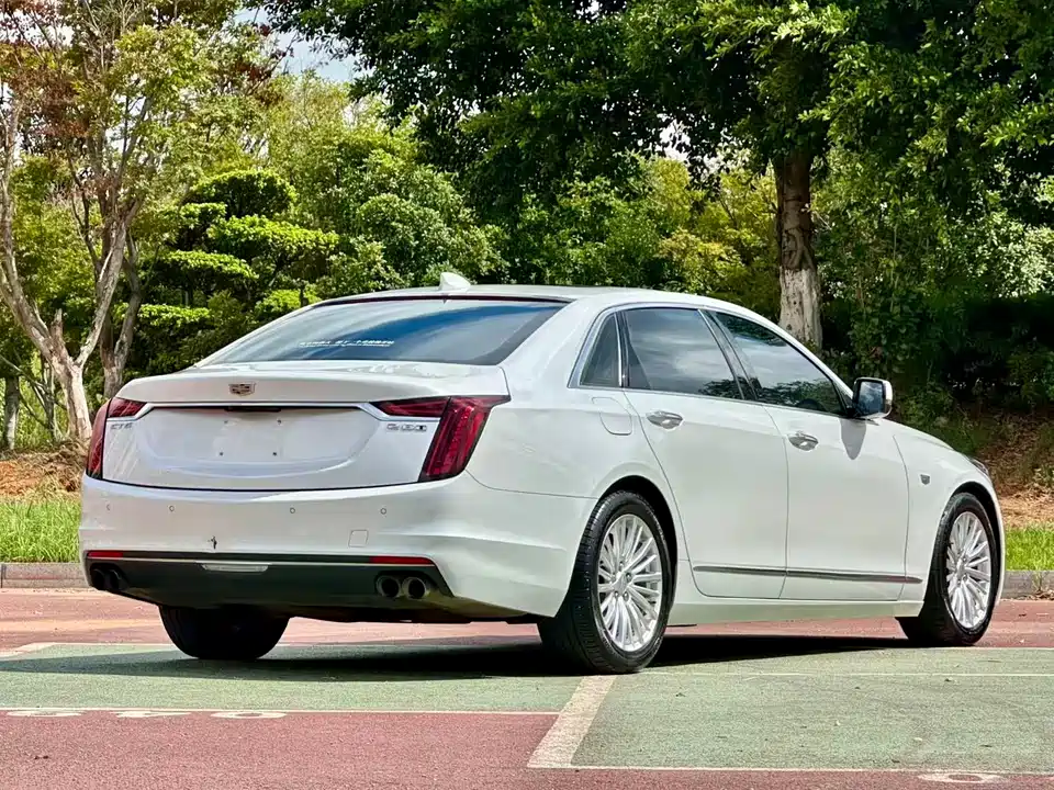 Cadillac XT6