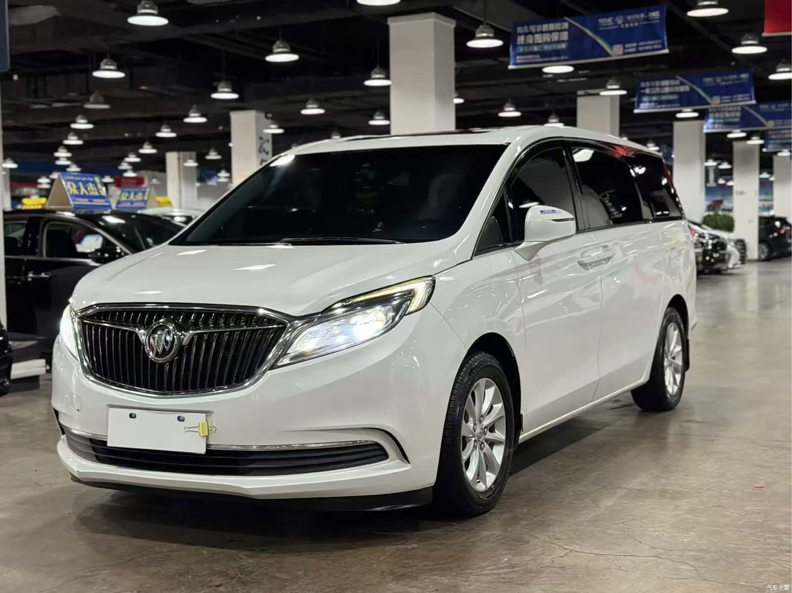 Buick GL8, 2017 3