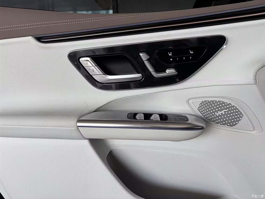 Mercedes-Benz EQE, 2025 10