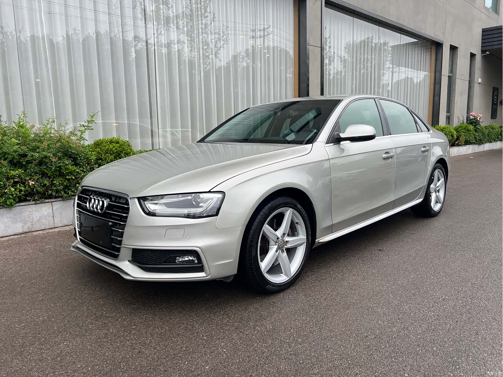 Audi A4L, 2015 1