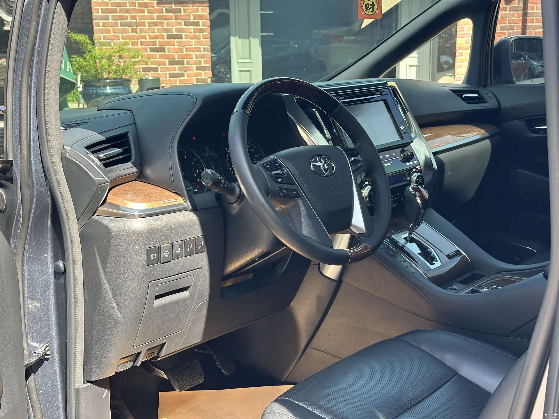 Toyota Alphard, 2017 10