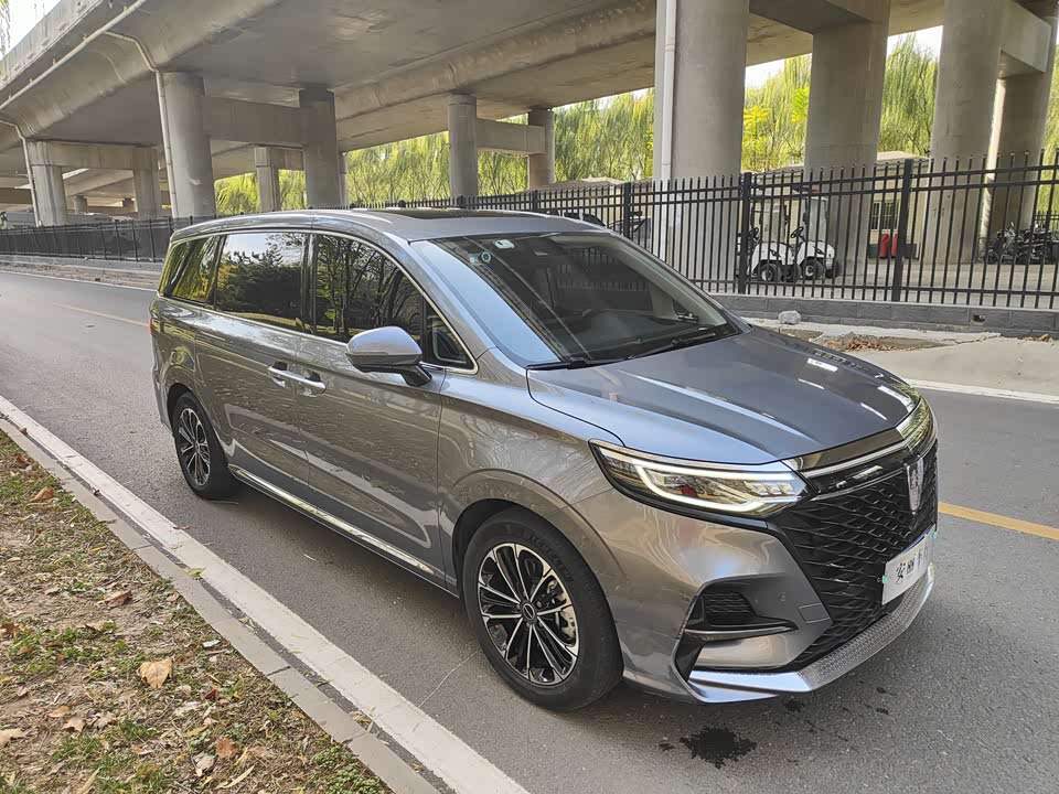 Roewe iMAX8