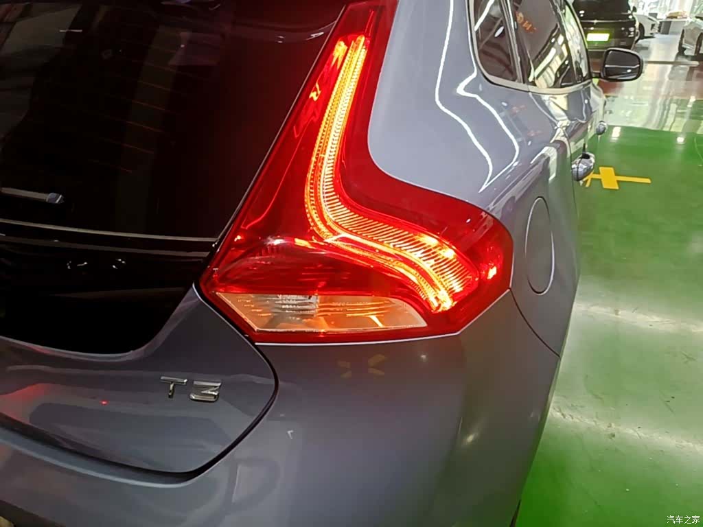 Volvo V40, 2019 8