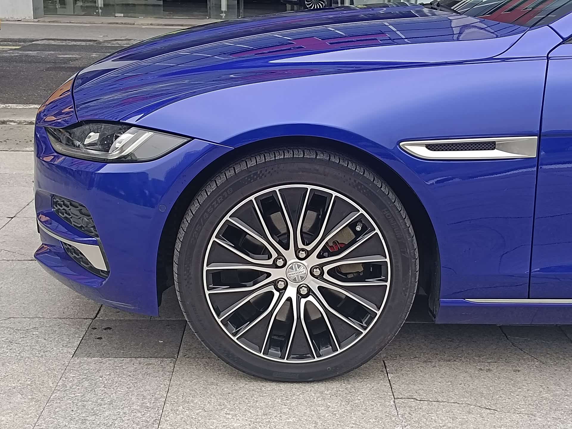 Land Rover XEL, 2020 4