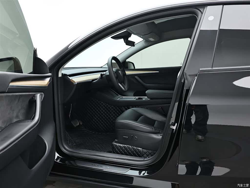 Tesla Model Y, 2022 12