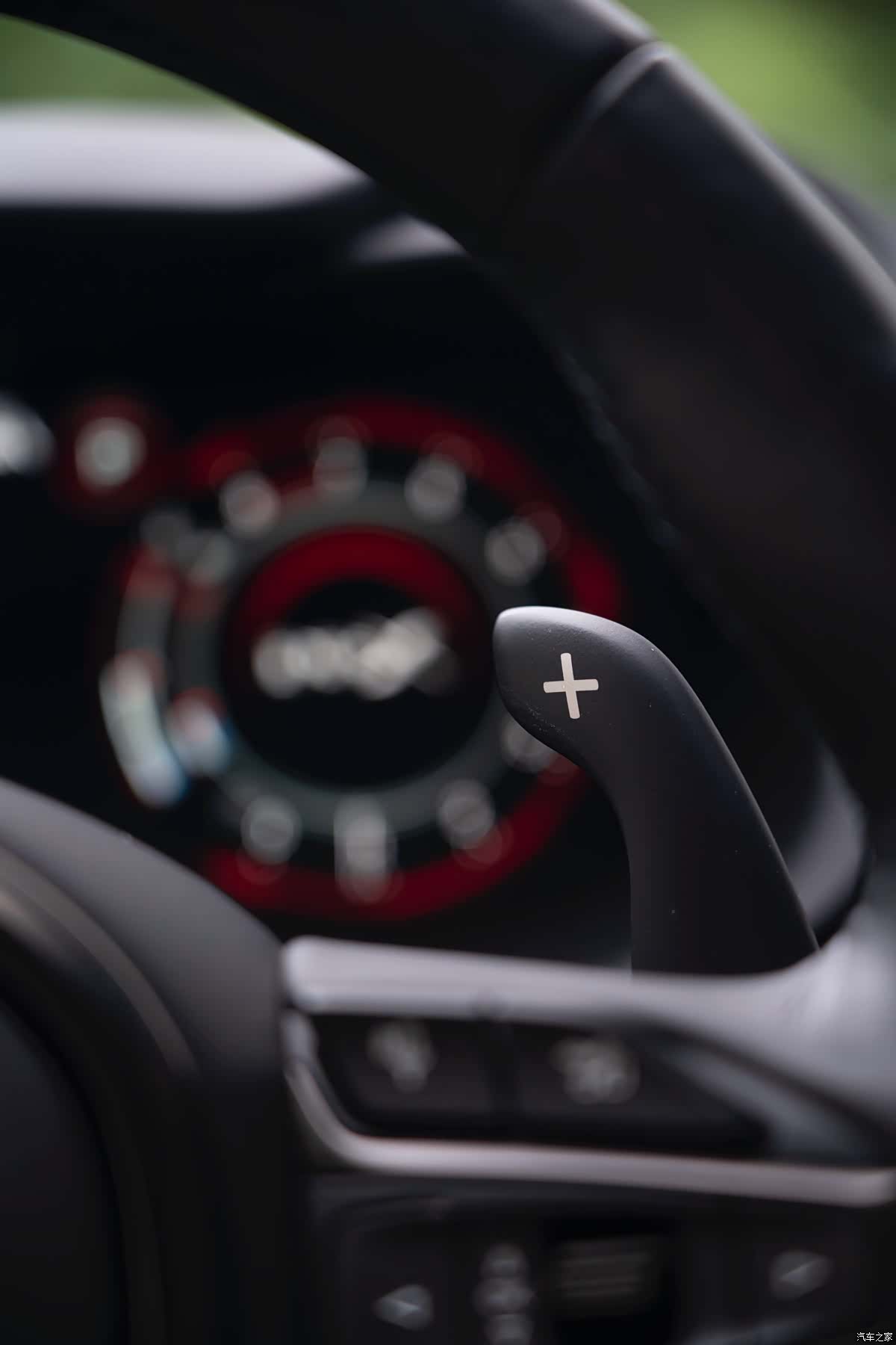 Aston Martin DBX, 2024 14