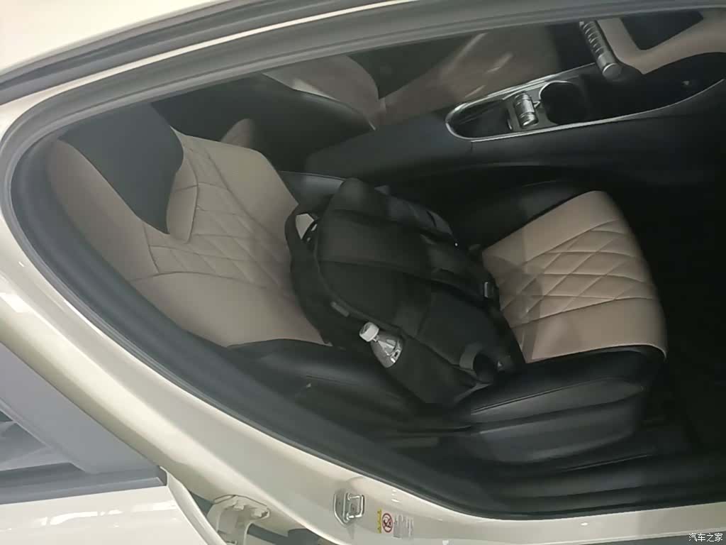 BYD Dolphin, 2022 25