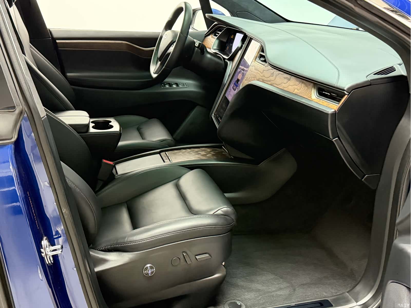 Tesla Model X, 2020 12